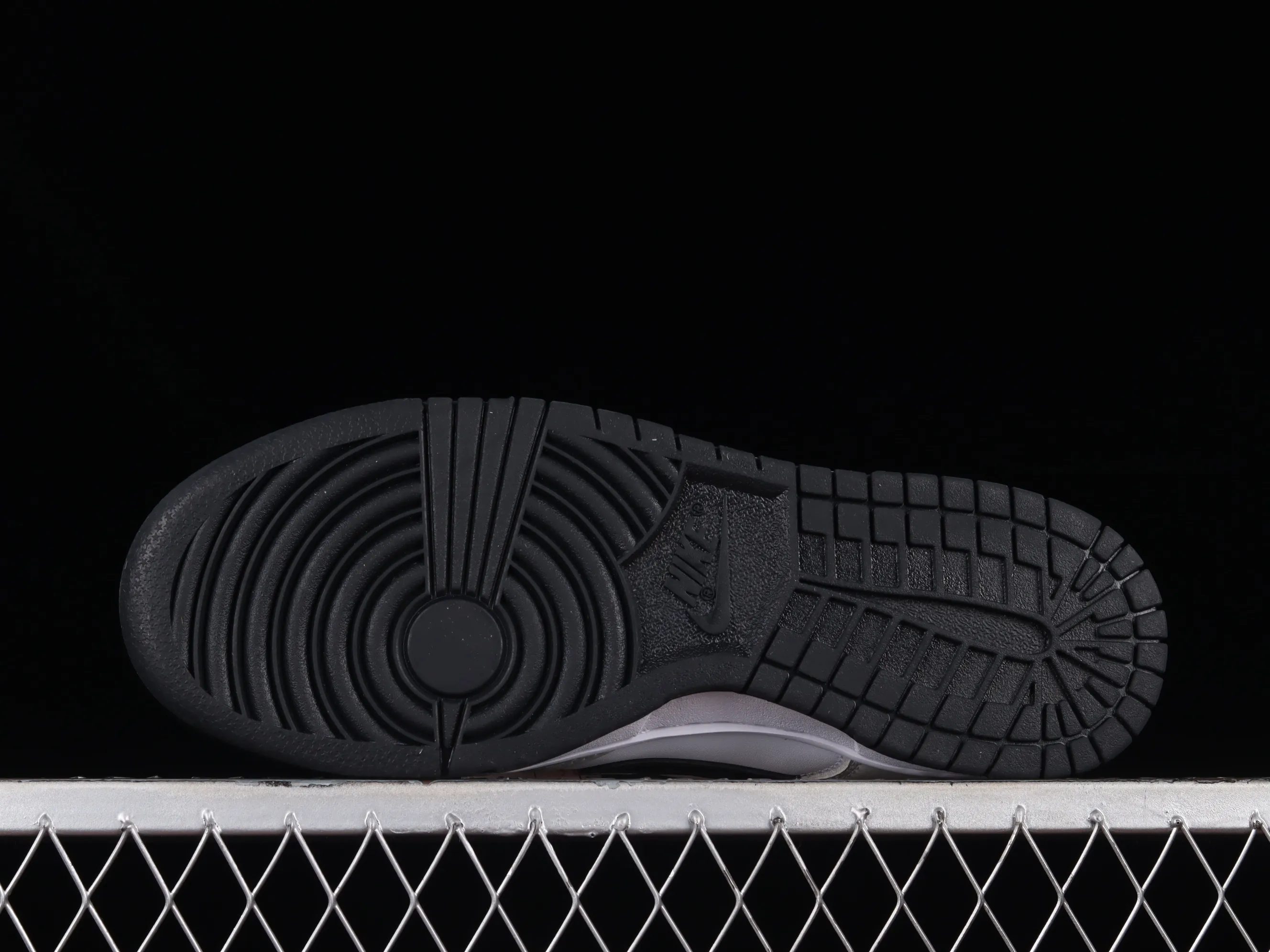 All Categories Nk SB Dunk Series Nk SB Dunk Low Low-top sneakers Cost-effective version Nk Dunk Low "Light Iron Ore" Patent leather gray SB low-top sports and leisure sneakers DQ7576-001